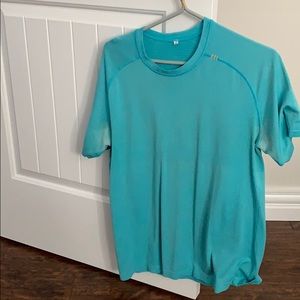 Men’s lululemon shirt, size M